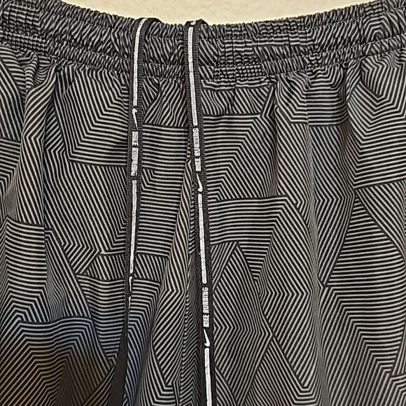 Nike men's swimming trunks size small - Picture 2 of 10